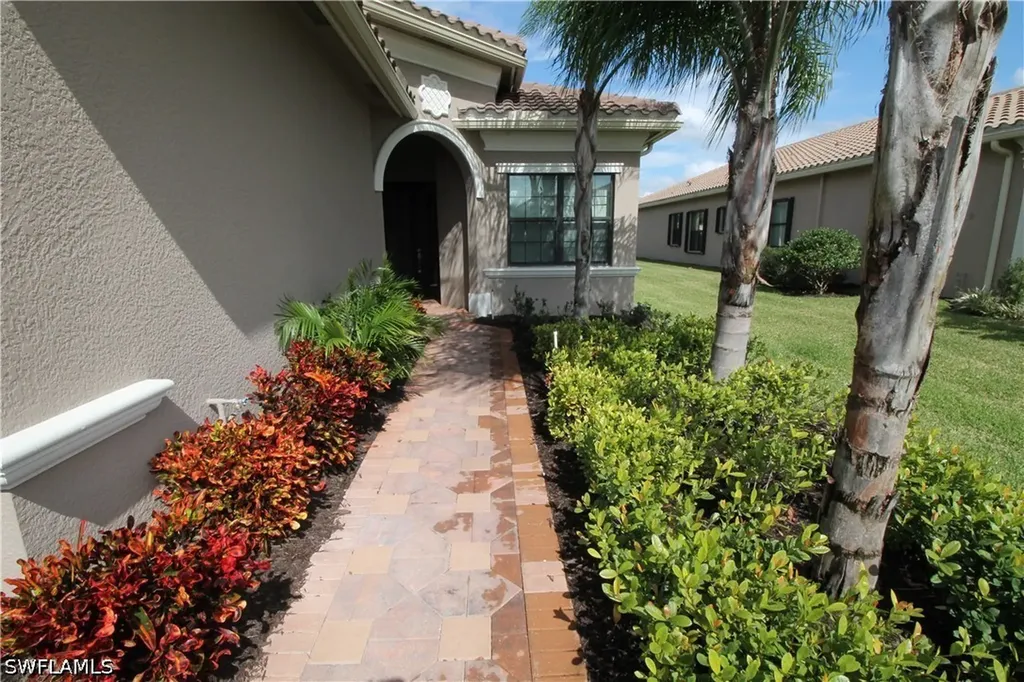 3279 Tahoe Court Naples FL 34119