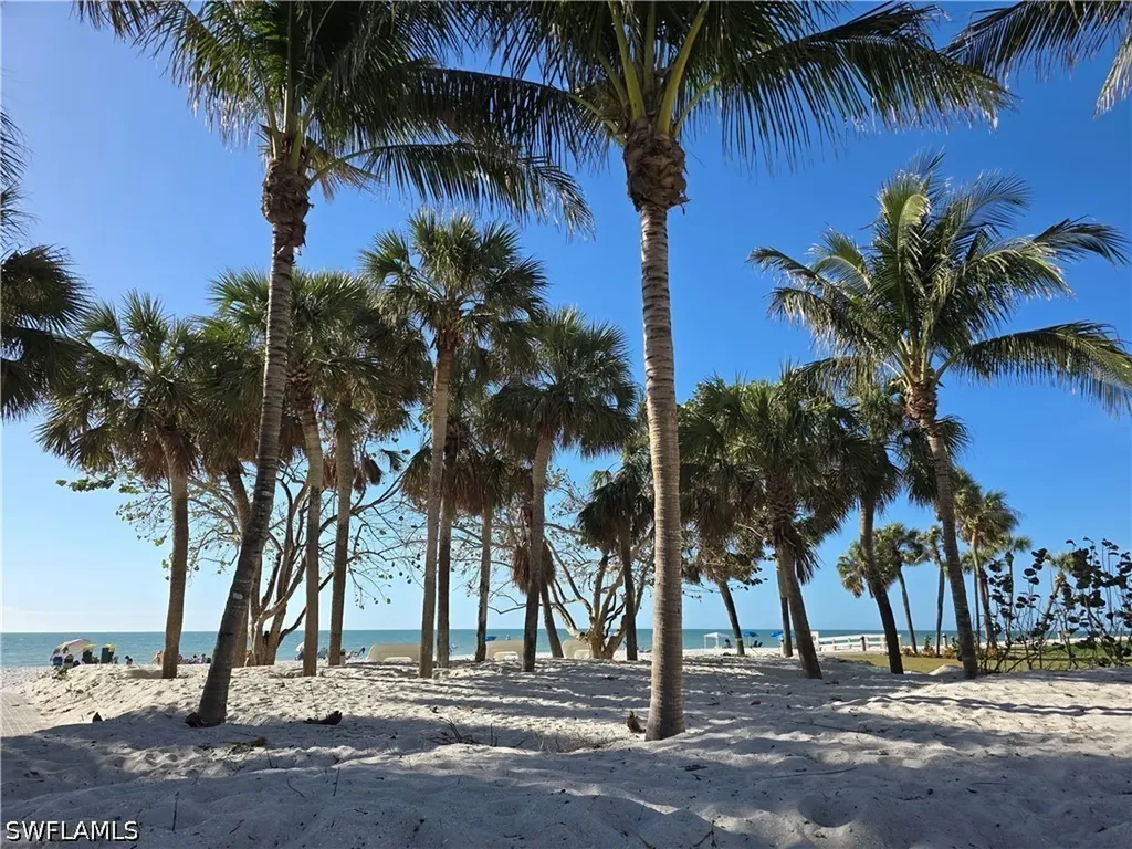 557 Parkwood Lane Naples FL 34103