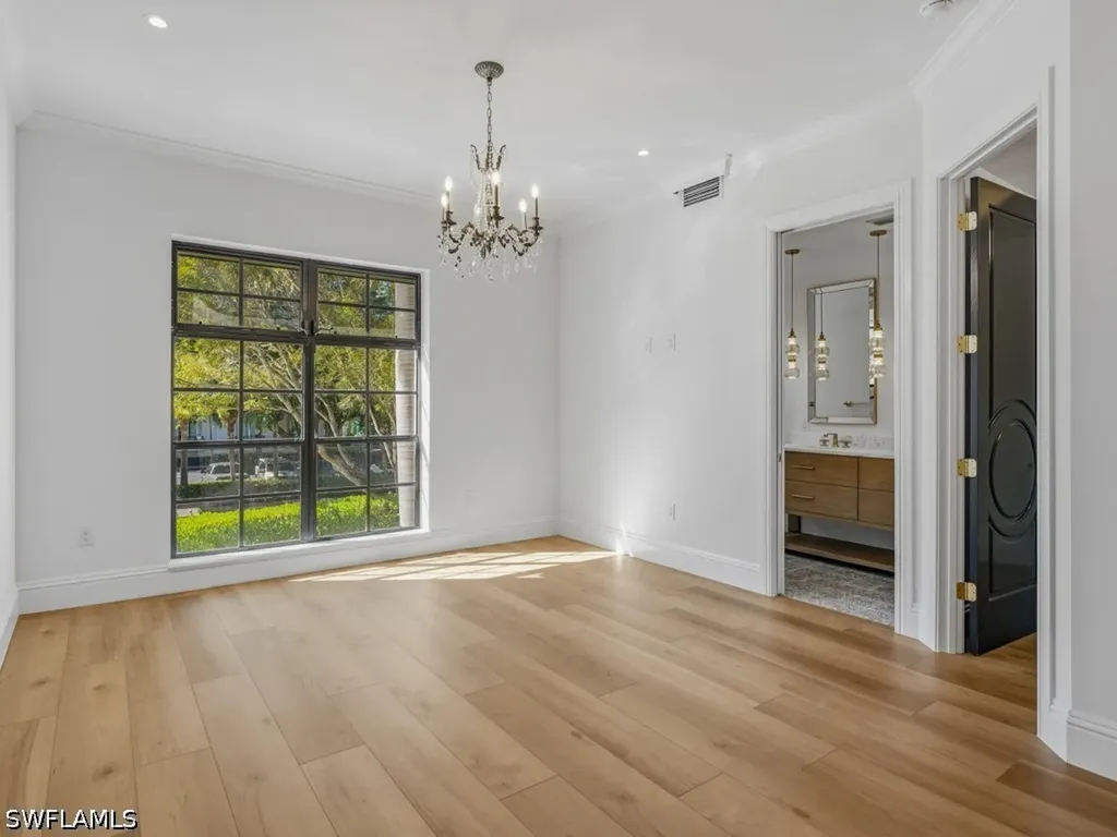 705 10th Street S Naples FL 34102