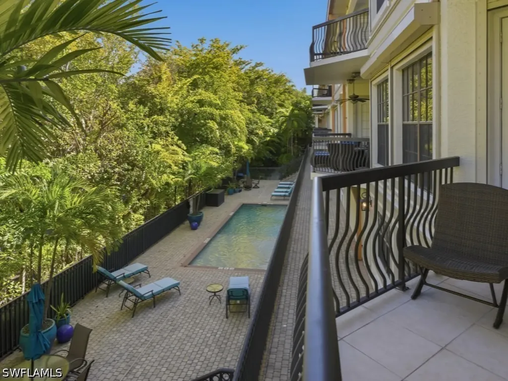 705 10th Street S Naples FL 34102