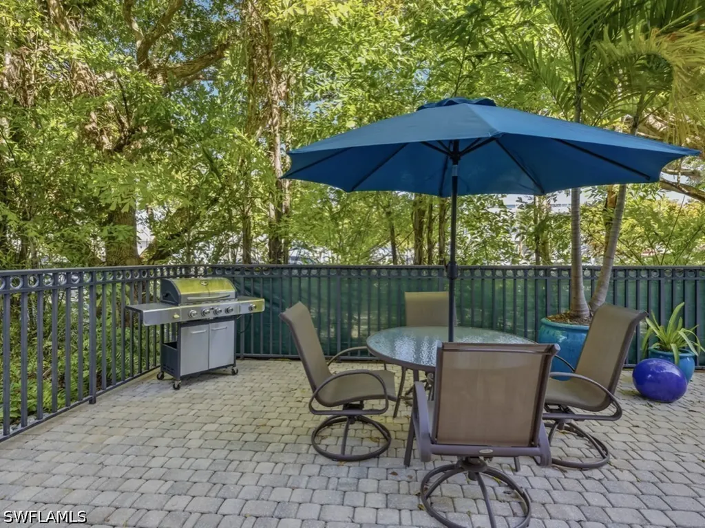 705 10th Street S Naples FL 34102