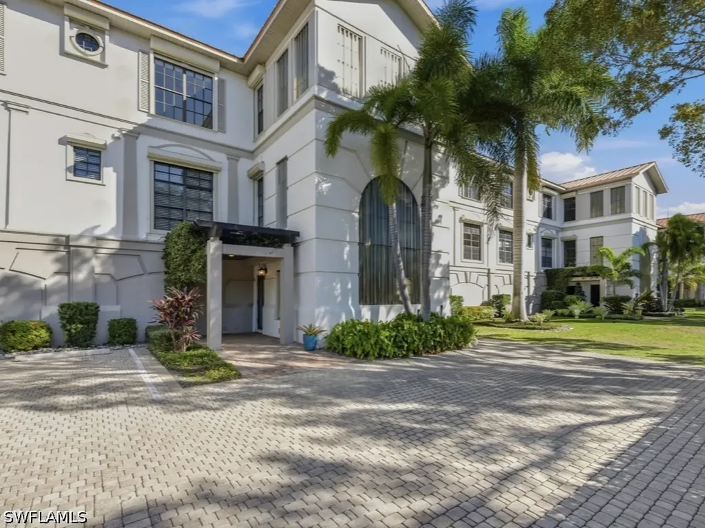 705 10th Street S Naples FL 34102