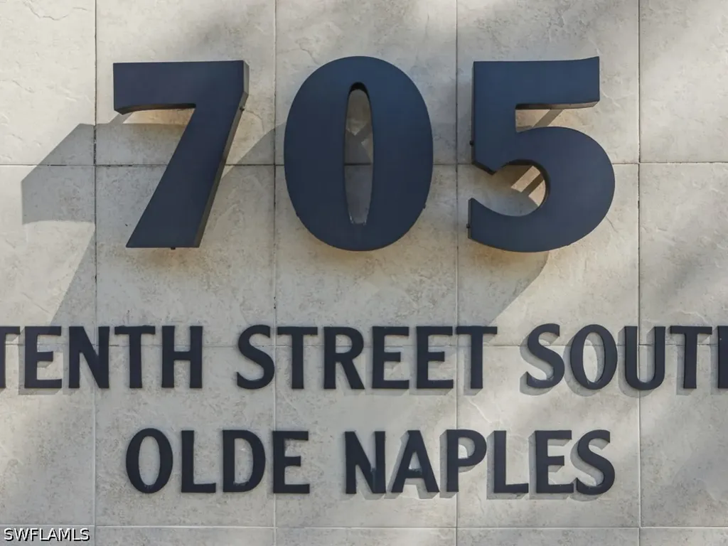 705 10th Street S Naples FL 34102