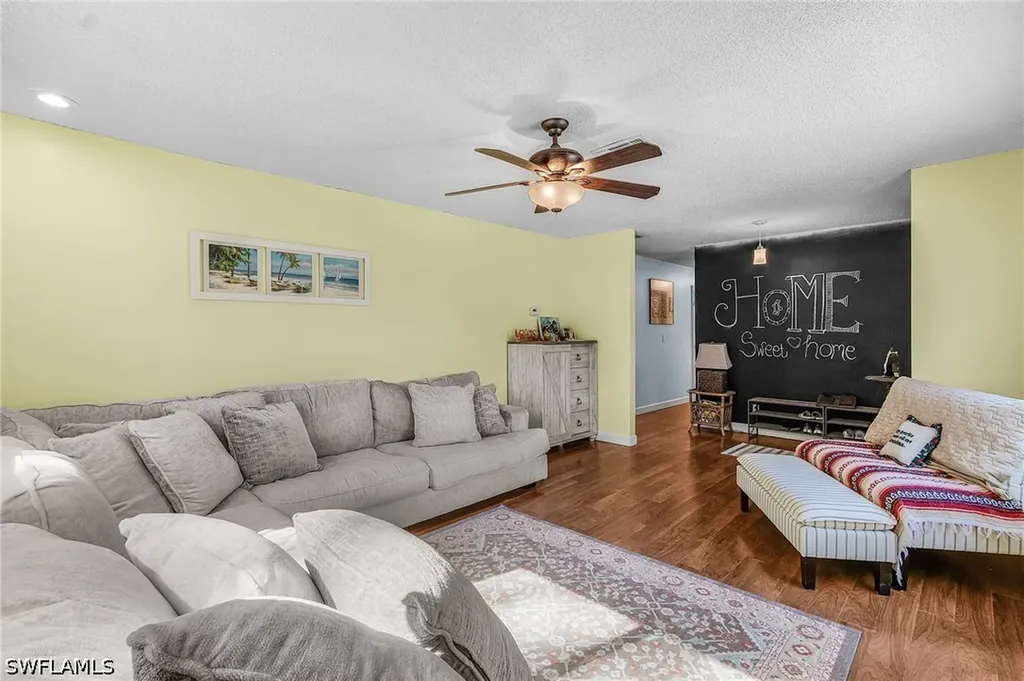 4870 Hawthorn Woods Way Naples FL 34116