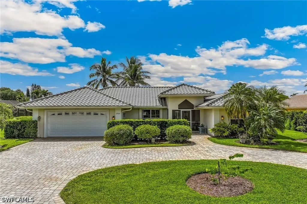 1904 Countess Court Naples FL 34110