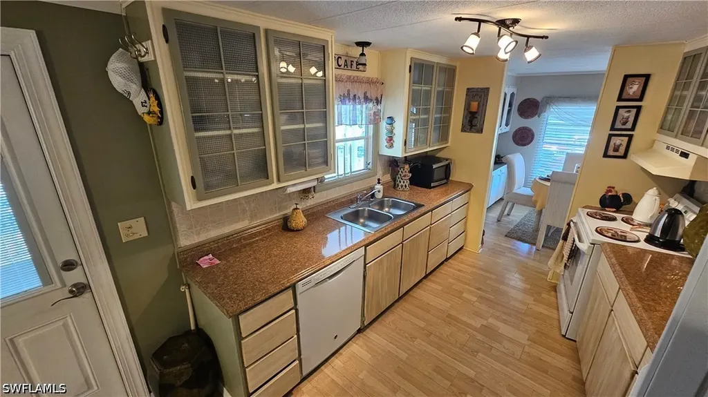 27432 Rue Viauv Avenue Bonita Springs FL 34135