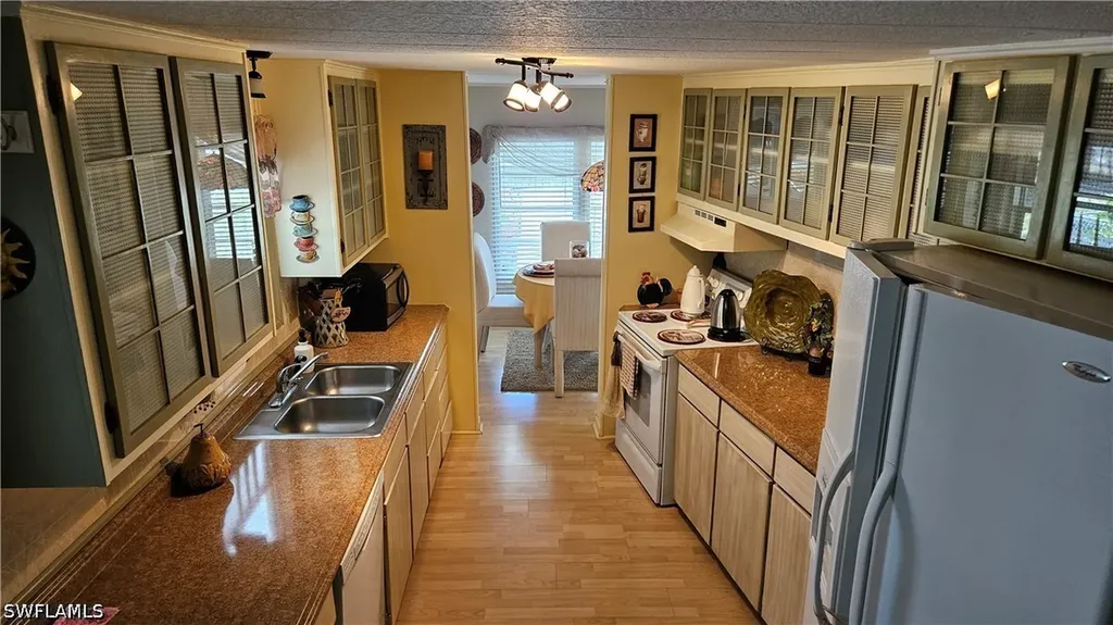 27432 Rue Viauv Avenue Bonita Springs FL 34135