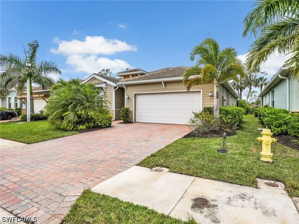 323 Tamarindo Lane Naples FL 34114