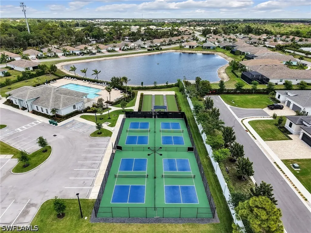 323 Tamarindo Lane Naples FL 34114