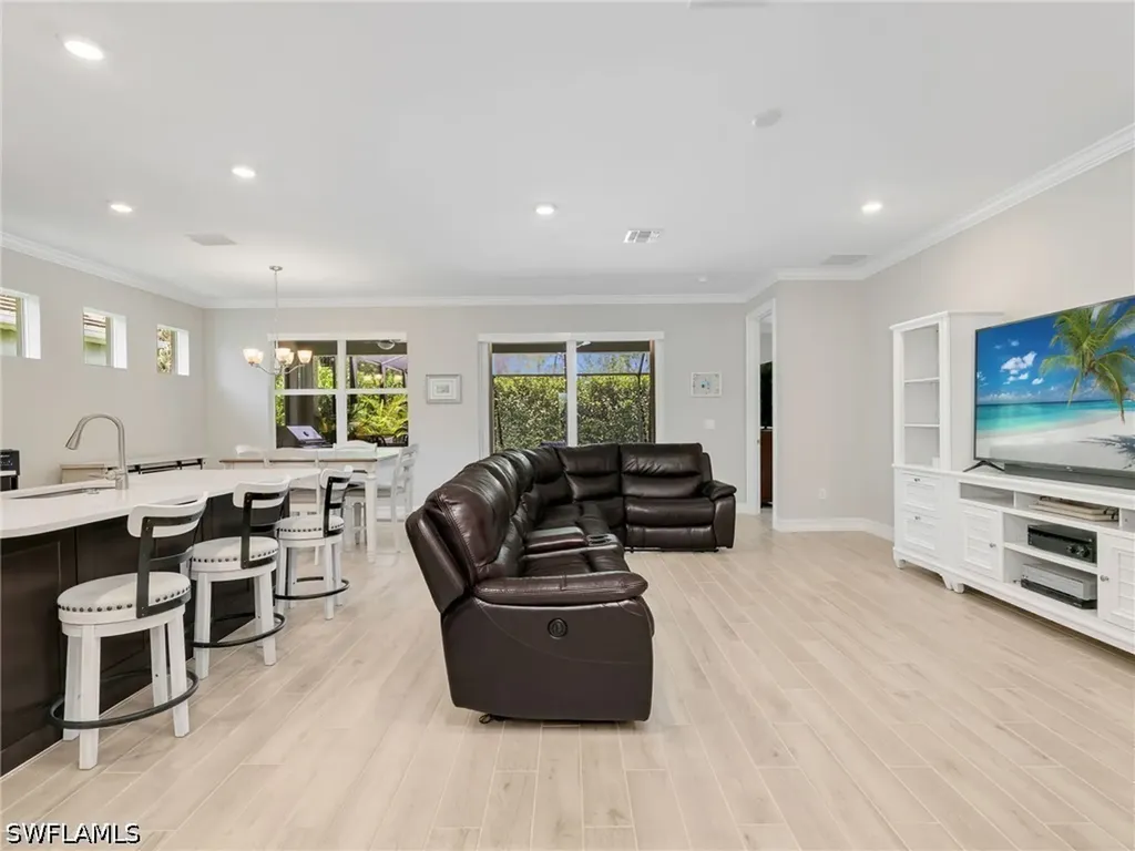 323 Tamarindo Lane Naples FL 34114