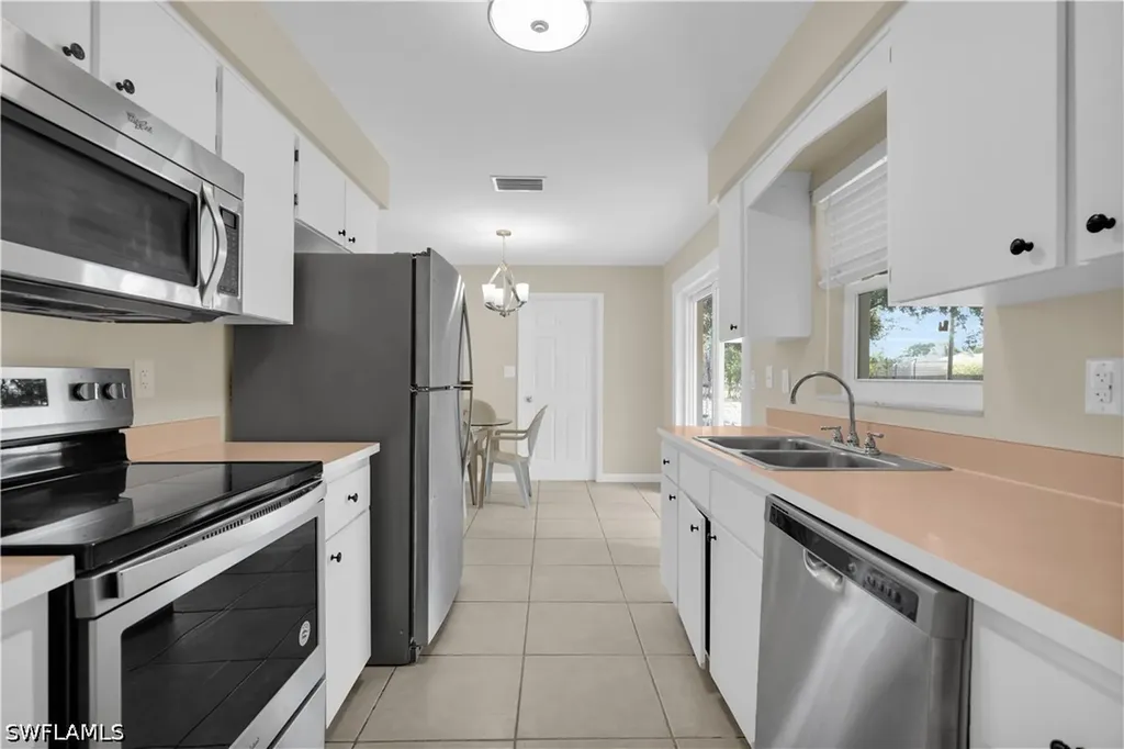13426 1st Street Fort Myers FL 33905