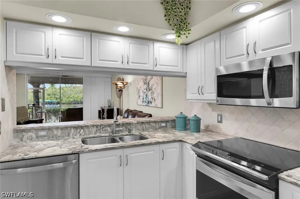266 Newport Drive Naples FL 34114