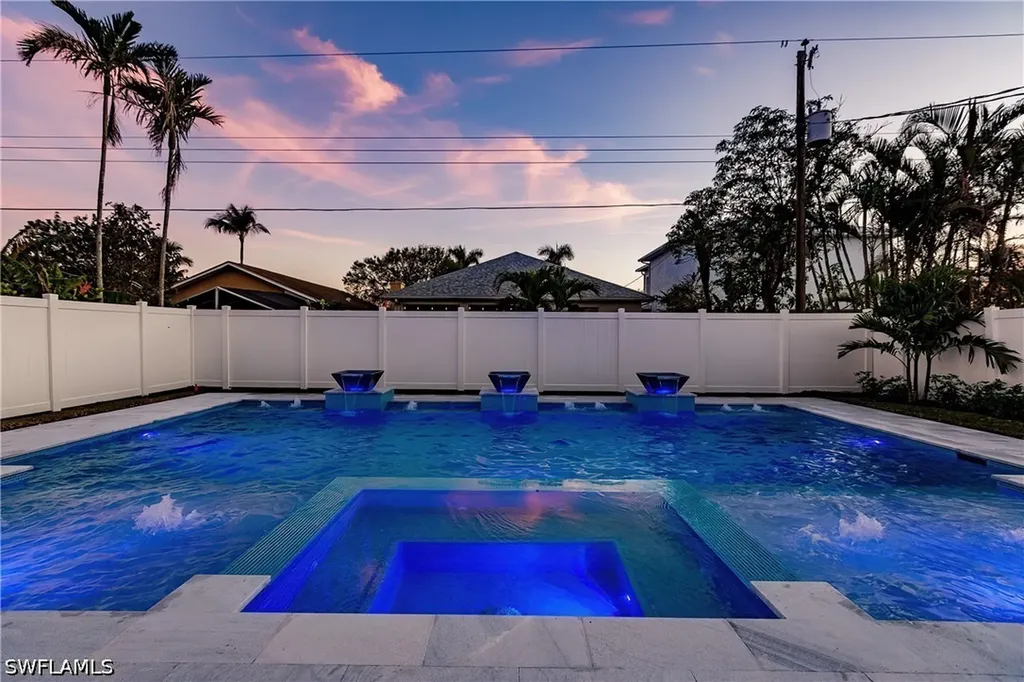 668 104th Avenue N Naples FL 34108