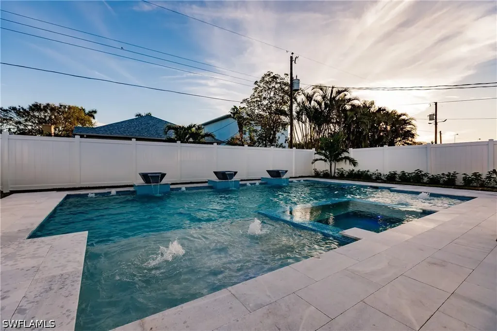 668 104th Avenue N Naples FL 34108