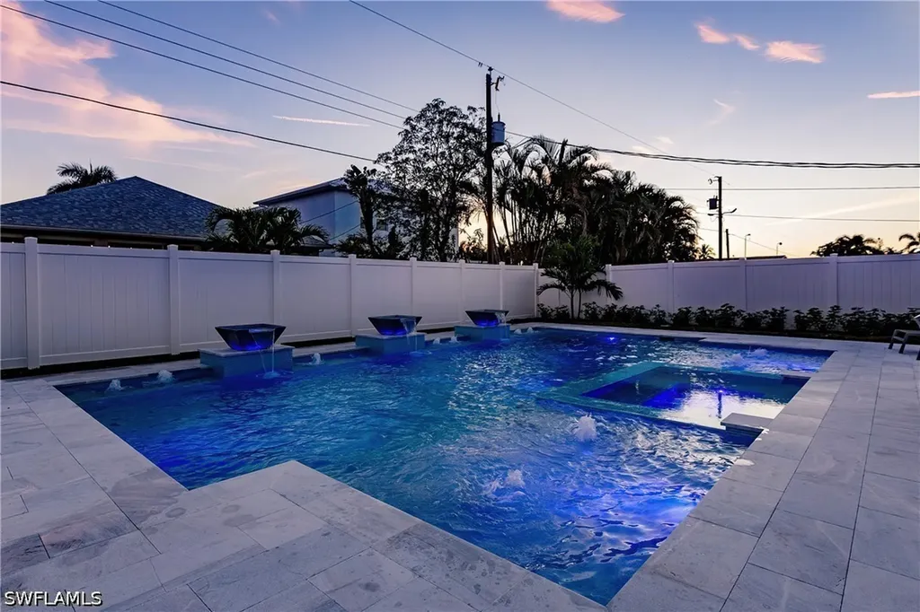 668 104th Avenue N Naples FL 34108