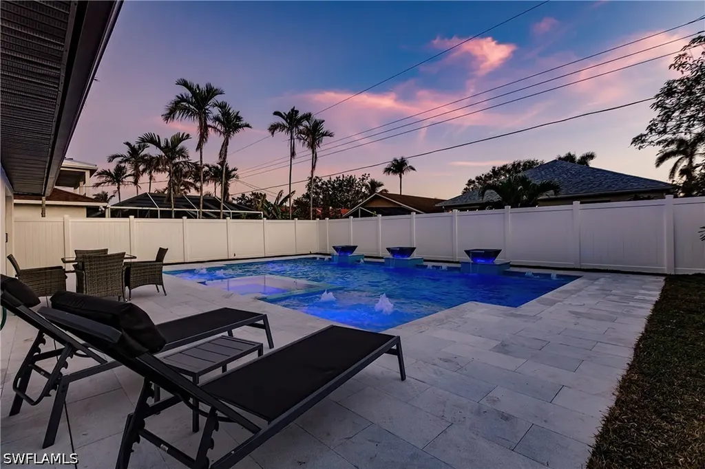 668 104th Avenue N Naples FL 34108