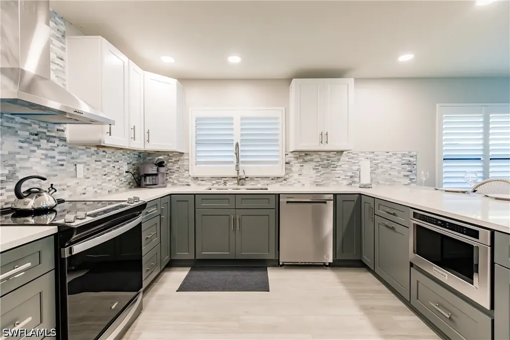 668 104th Avenue N Naples FL 34108