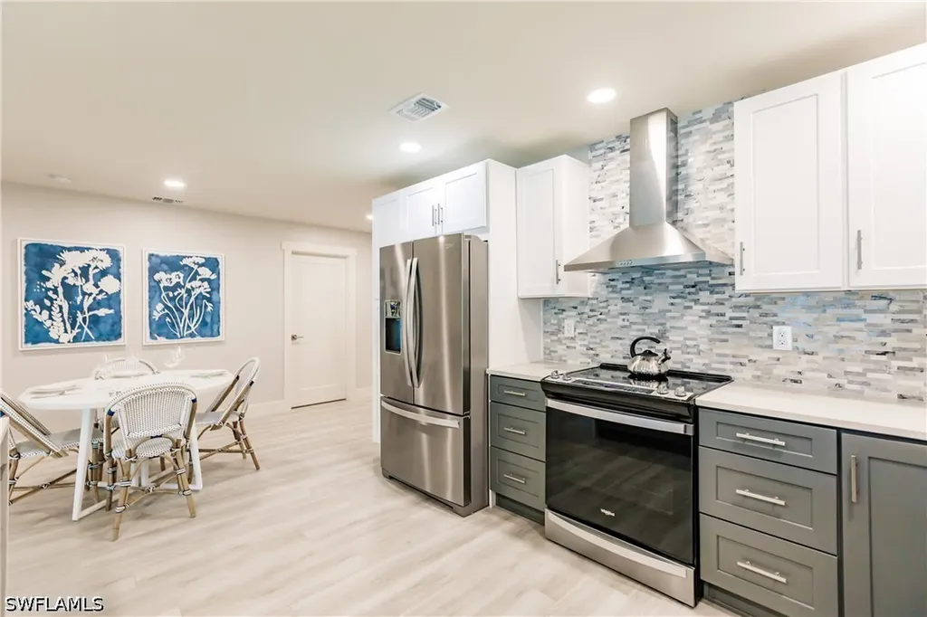 668 104th Avenue N Naples FL 34108