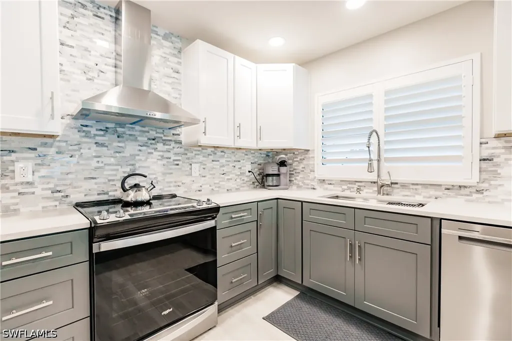 668 104th Avenue N Naples FL 34108