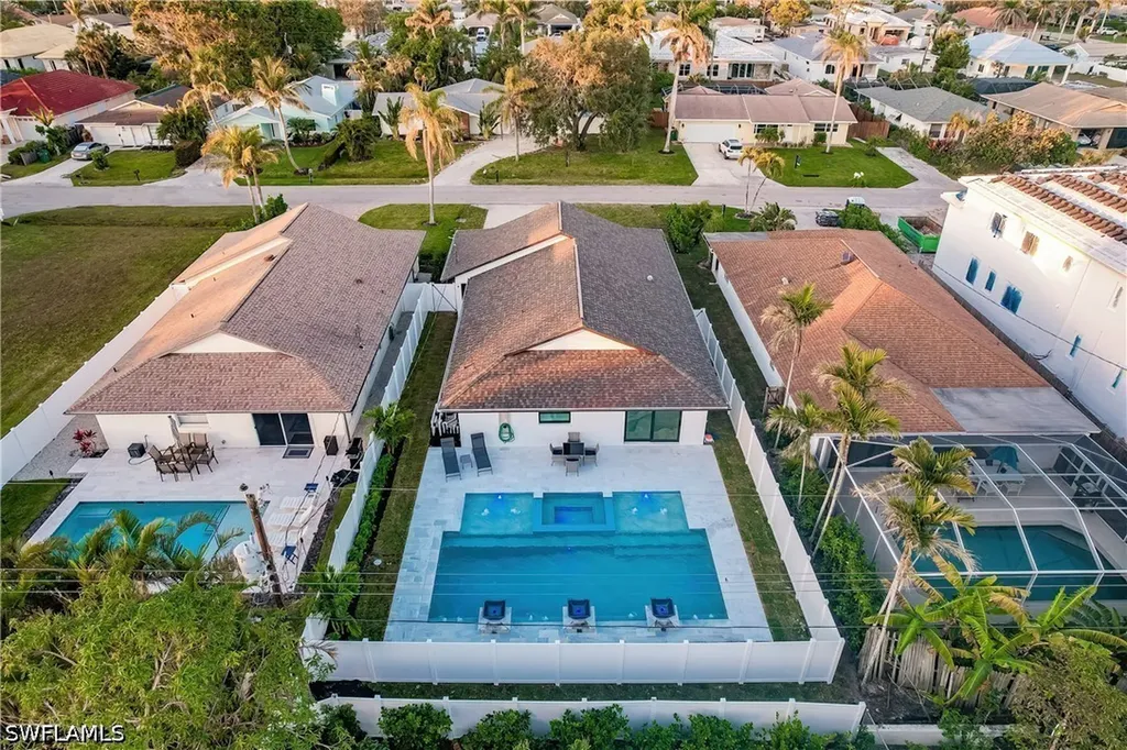 668 104th Avenue N Naples FL 34108