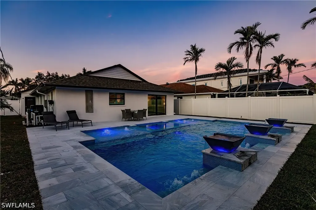 668 104th Avenue N Naples FL 34108