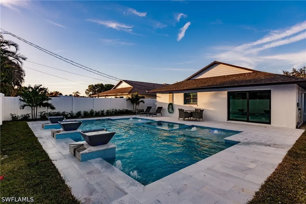 668 104th Avenue N Naples FL 34108