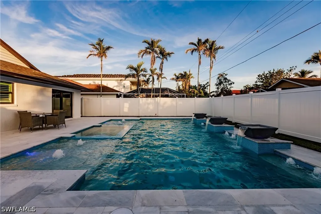 668 104th Avenue N Naples FL 34108