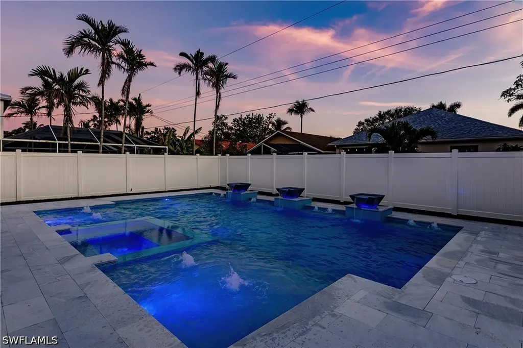 668 104th Avenue N Naples FL 34108