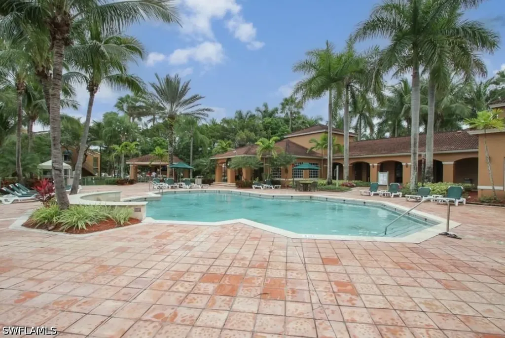 1150 Wildwood Lakes Boulevard Naples FL 34104