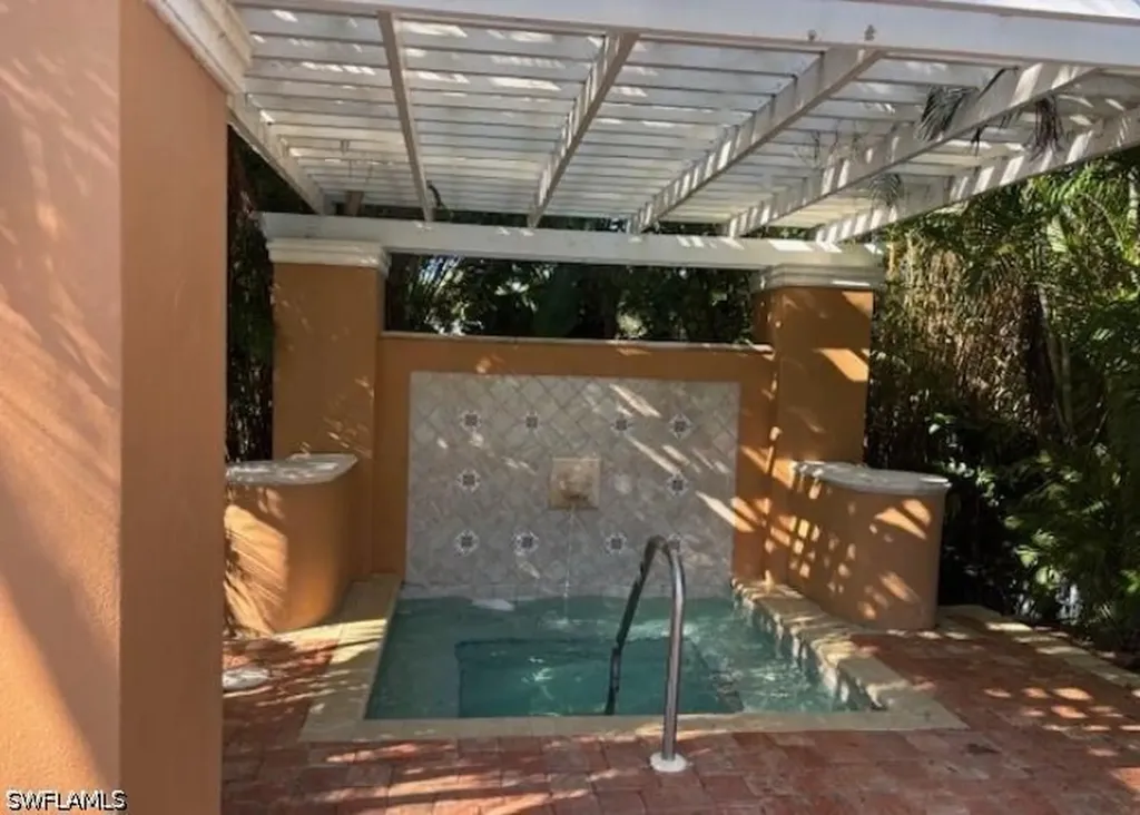 1150 Wildwood Lakes Boulevard Naples FL 34104