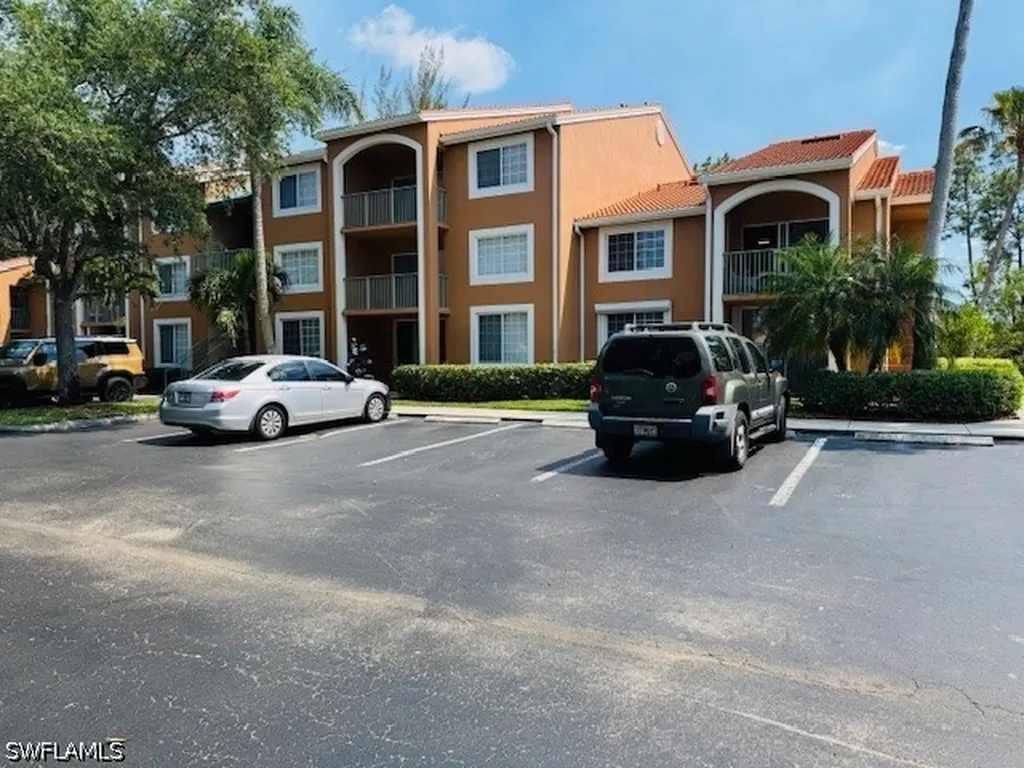 1150 Wildwood Lakes Boulevard Naples FL 34104