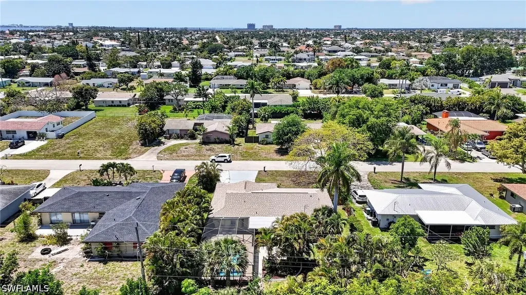 5217 Elm Court Cape Coral FL 33904