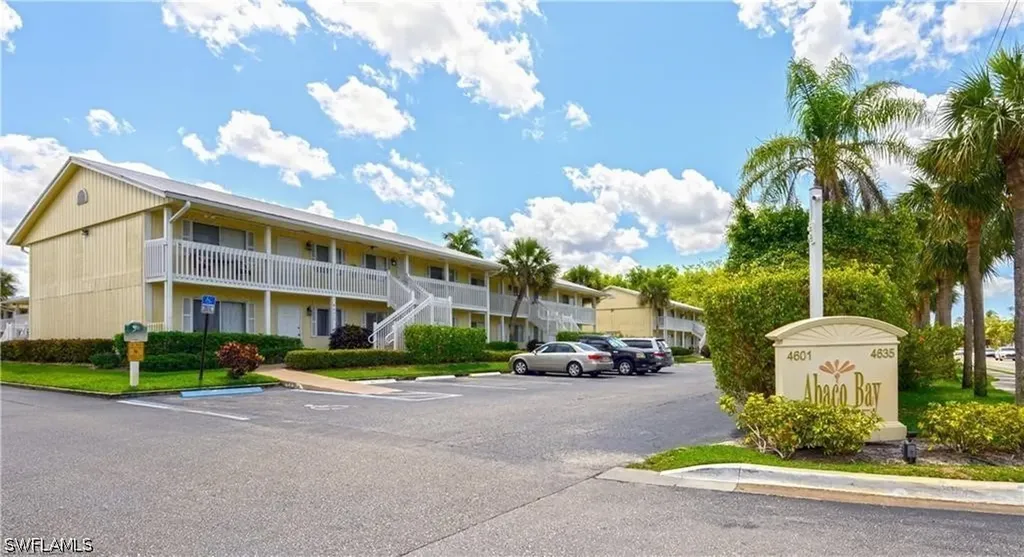 4625 Bayshore Drive Naples FL 34112