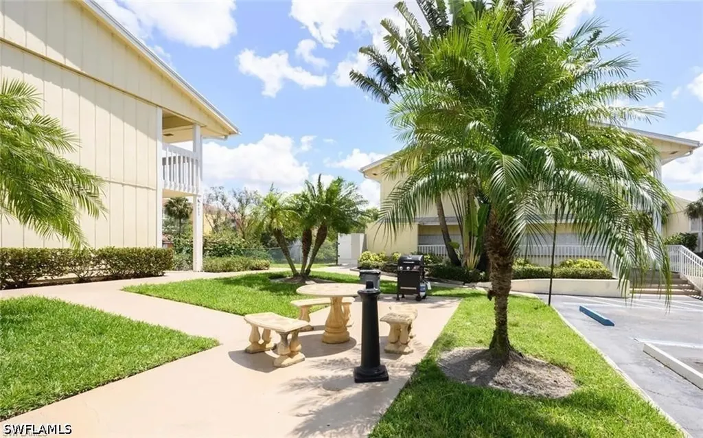 4625 Bayshore Drive Naples FL 34112