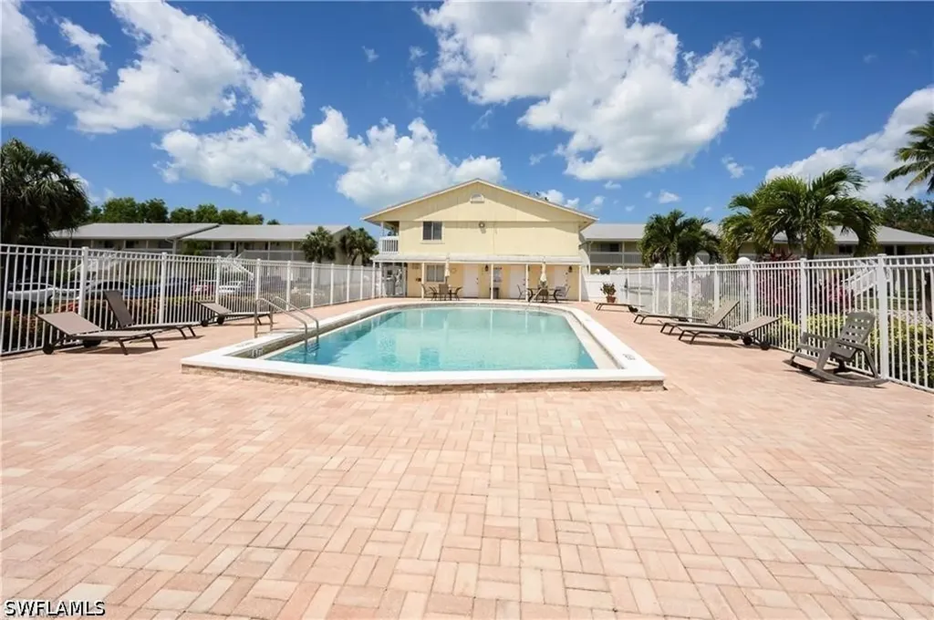 4625 Bayshore Drive Naples FL 34112