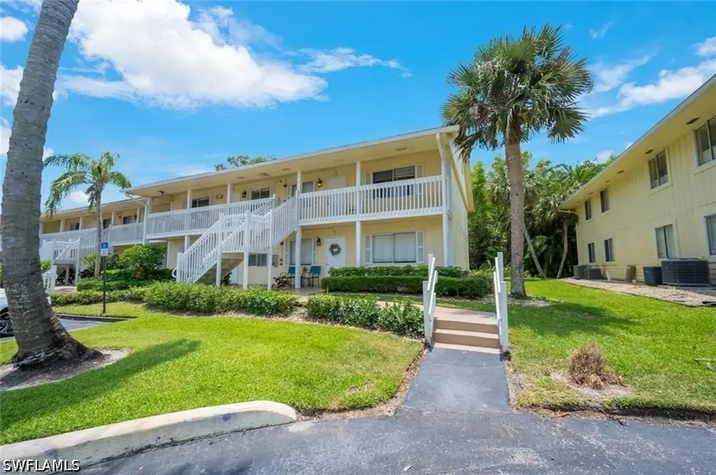 4625 Bayshore Drive Naples FL 34112