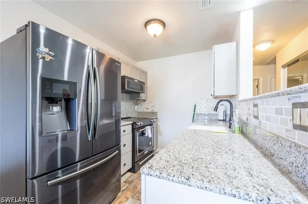 4625 Bayshore Drive Naples FL 34112