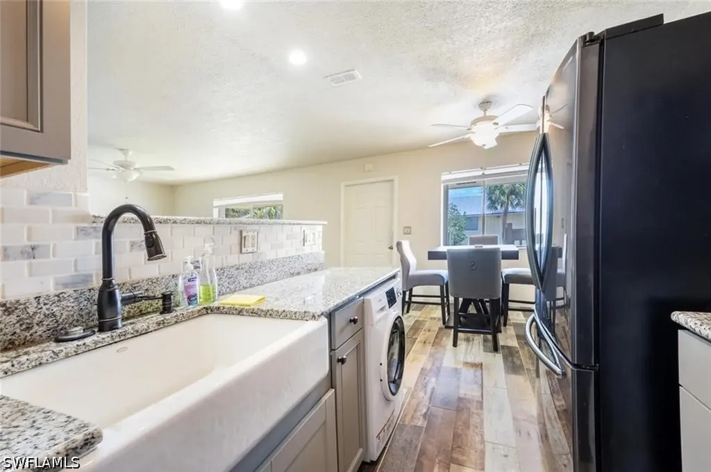 4625 Bayshore Drive Naples FL 34112