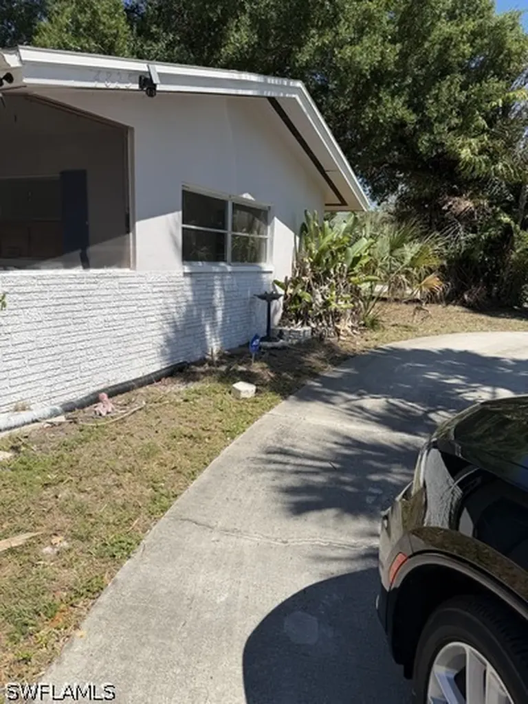 4825 Aztec Circle Naples FL 34112