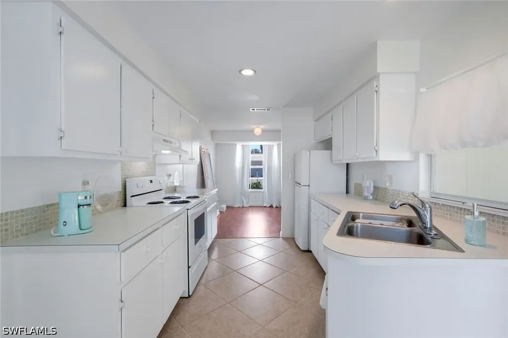 59 Hilo Court Naples FL 34112