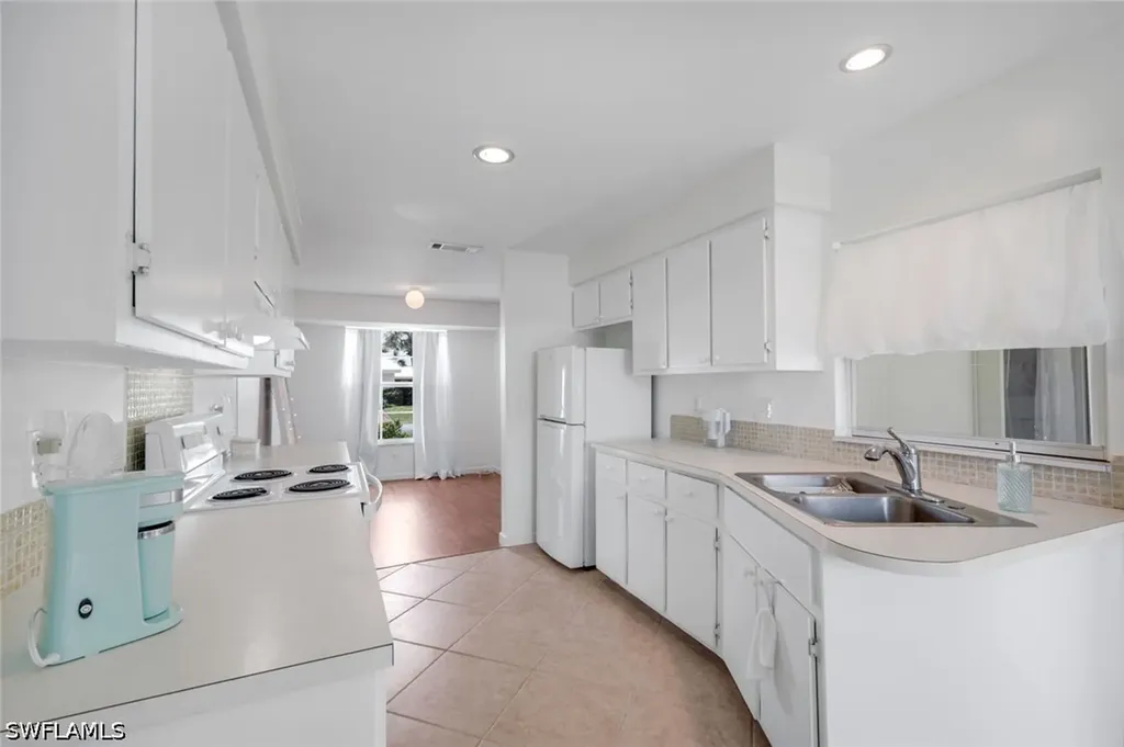 59 Hilo Court Naples FL 34112