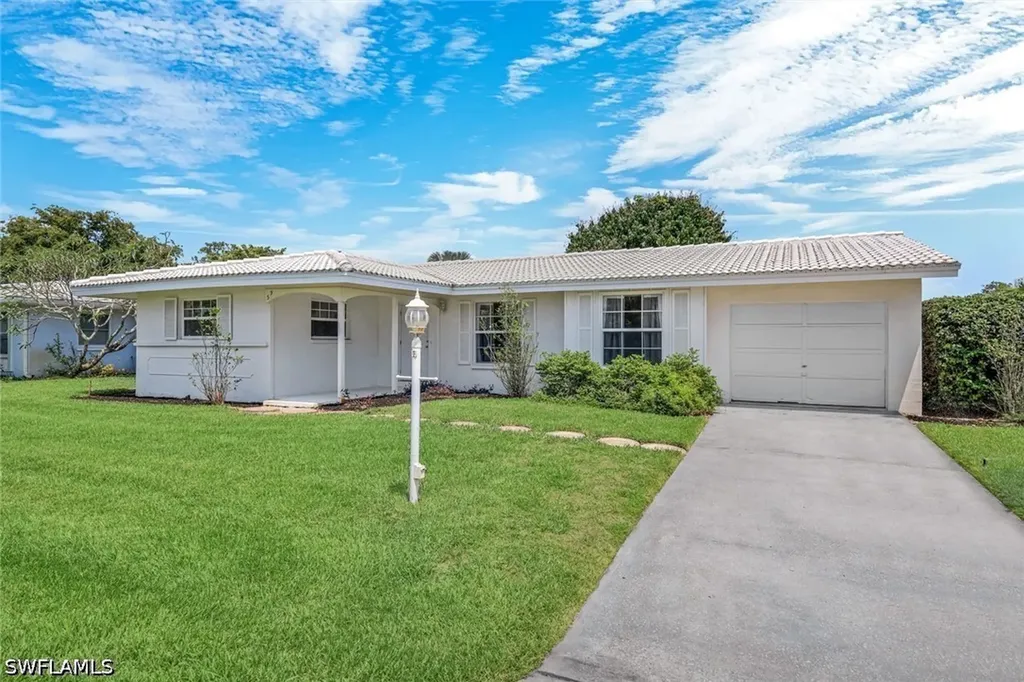 59 Hilo Court Naples FL 34112