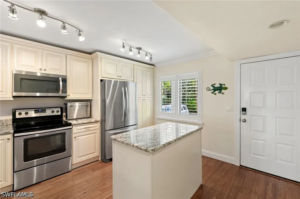 3072 Sandpiper Bay Circle Naples FL 34112