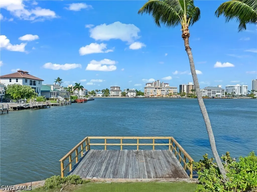 366 Pine Avenue Naples FL 34108