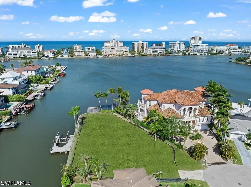 366 Pine Avenue Naples FL 34108