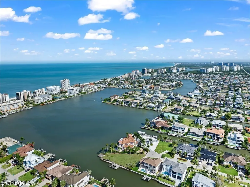 366 Pine Avenue Naples FL 34108