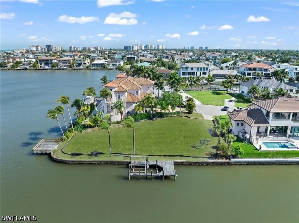 366 Pine Avenue Naples FL 34108