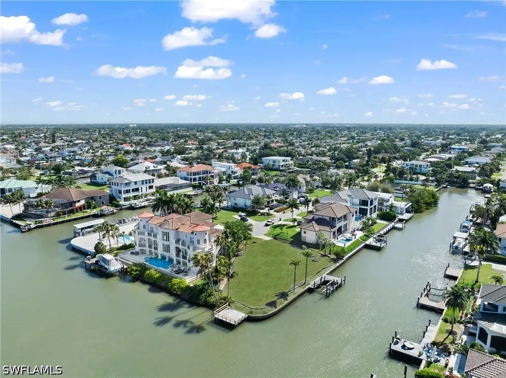 366 Pine Avenue Naples FL 34108
