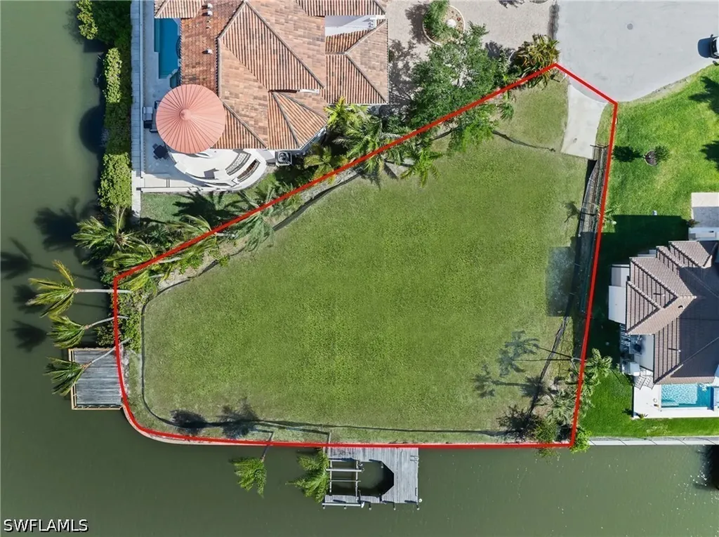 366 Pine Avenue Naples FL 34108
