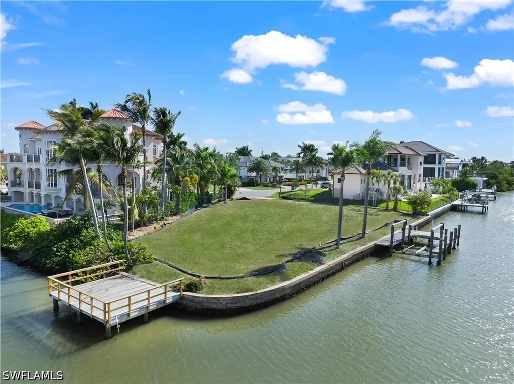 366 Pine Avenue Naples FL 34108